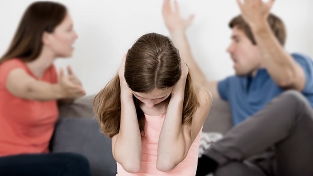 ¿Cómo afectan a los niños las peleas domésticas?