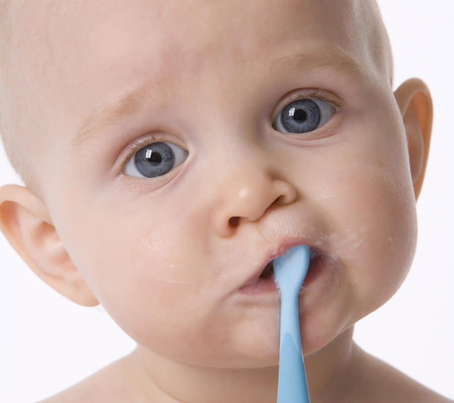 Cómo cuidar la higiene bucal del bebé